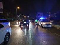 KENNEDY CADDESI - Fatih'te Çinli Çifte Otomobil Çarptı Açıklaması 2 Yaralı