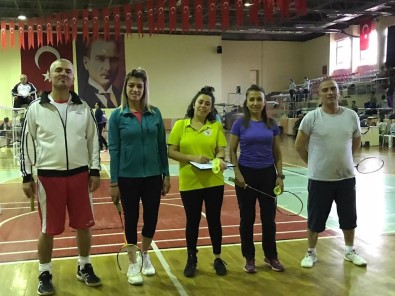 Isparta'da Öğretmenler Badmintonda Yarıştı