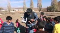 MEHMET ÖZCAN - Köy Çocuklarının İlk Kez Gördükleri Drone Karşısındaki Sevinci Gülümsetti