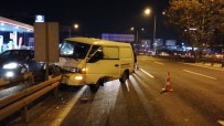 Panelvan Minibüs Bariyerlere Çarptı Açıklaması 1 Yaralı