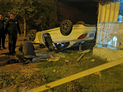 Şanlıurfa'da Otomobil Binanın Bahçesine Düştü Açıklaması 3'Ü Çocuk 5 Yaralı