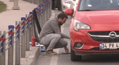 Su Mazgalı Yerinden Çıktı, 15 Araç Yolda Kaldı