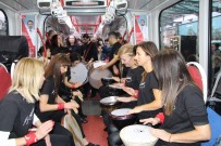 ŞİDDETE HAYIR - Tramvayda Sıra Dışı Öğretmenler Günü Kutlaması