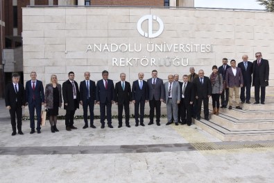 Türk Eğitim-Sen Genel Başkanı Geylan, Rektör Çomaklı'yı Ziyaret Etti