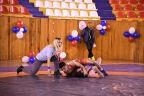 SAYGI DURUŞU - 10. Uluslararası Hüseyin Akbaş Güreş Turnuvası, Tokat'ta Başladı