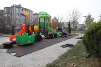 ÇOCUK PARKI - Adapazarı'nda 30 Farklı Bölgeye Yeni Çocuk Parkı
