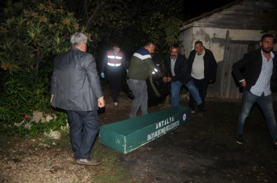 Antalya'da  Kadın Cinayeti Açıklaması 1 Ölü, 2 Yaralı