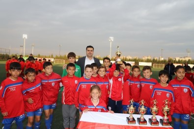 Çocuk Hakları Futbol Turnuvasının Şampiyonu Altınordu Oldu