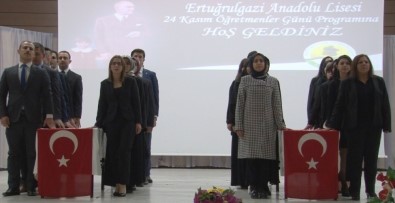 Erzincan'da Adaylığı Kaldırılan Öğretmenler Yemin Etti