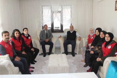 Erzincan Gençlik Merkezi Gönüllülerinden Öğretmenlere Ziyaret