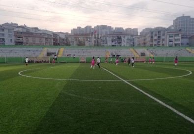 Esenyurt'ta Kadına Şiddete Farkındalık İçin Kadınlar Arası Futbol Maçı