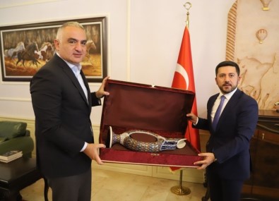 Kültür Ve Turizm Bakanı Ersoy, Nevşehir Belediyesini Ziyaret Etti