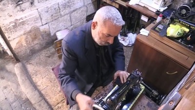 Mehmet Usta Eski Dikiş Makinelerine 'Hayat' Veriyor