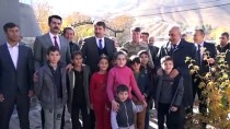 Sivas Valisi Ayhan Şehit Öğretmenin Kabrini Ziyaret Etti Haberi