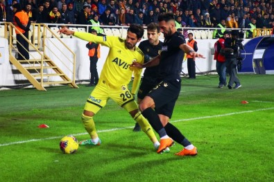 Süper Lig Açıklaması Yeni Malatyaspor Açıklaması 0 - Fenerbahçe Açıklaması 0 (İlk Yarı)