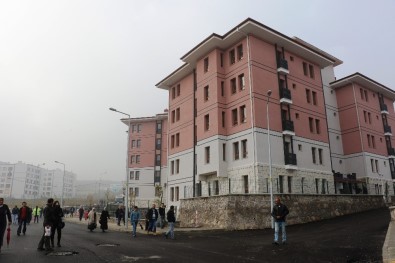 TOKİ 2. Etap Hak Sahipleri Örnek Daireleri Gezdi