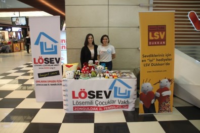 67 Burda AVM'de Öğretmenlere Anlamlı Hediye