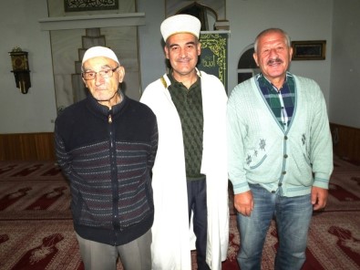 83'Lük Dede 34 Yıldır Gönüllü Müezzinlik Yapıyor