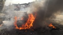 AKSARAY BELEDİYESİ - Aksaray'da İki Hurda Araç Alev Alev Yandı