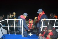 KUZEY EGE - Ayvalık'ta 34 Düzensiz Göçmen Sahil Güvenlik Ekiplerine Yakalandı