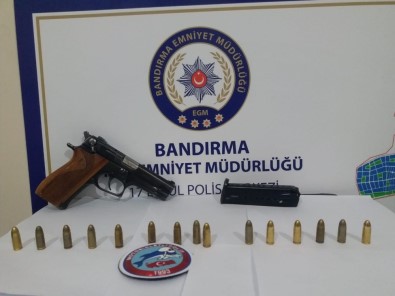 Balıkesir'de Polisten Silah Operasyonu