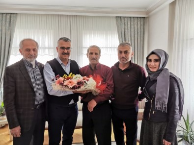 Başkan Ahlatcı, Öğretmenlerini Unutmadı