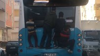 TEHLİKELİ YOLCULUK - Çocukların Otobüs Arkasında Ölümüne Yolculuğu Kamerada
