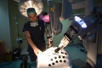 EGE ÜNIVERSITESI HASTANESI - EÜ Tıp Fakültesi Hastanesi Robotik Cerrahide Rekor Sayıya Ulaştı