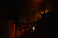 GECEKONDU - Eyüpsultan'da İki Katlı Bir Gecekondu Çıkan Yangında Kül Oldu