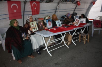 HDP Önündeki Ailelerin Evlat Nöbeti 84'Üncü Gününde