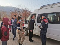 TRAFİK EĞİTİMİ - Jandarma Ekipleri Servisleri Denetledi, Öğretmenleri Ziyaret Etti