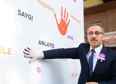 Kadına Yönelik Şiddete Dikkat Çekmek İçin Gökyüzüne Balon Bıraktılar