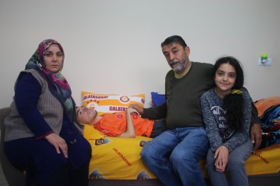 Kas Hastası Abdullah'ın Hayali Galatasaraylı Futbolcular İle Tanışmak