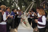 ÜNİVERSİTE ÖĞRENCİSİ - Mersin'de Erkekler Tarafından Katledilen Kadınlar, Mezarları Başında Anıldı