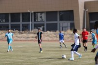 FUTBOL TURNUVASI - Niğde'de Uluslararası Öğrenciler Futbol Turnuvası Başladı