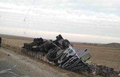 Otomobil Tır İle Çarpıştı Açıklaması 1 Ölü, 1 Yaralı