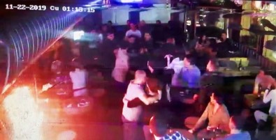 (Özel) Alkollü Müşteri Barda Dehşet Saçtı Açıklaması 2 Garson Bıçaklandı