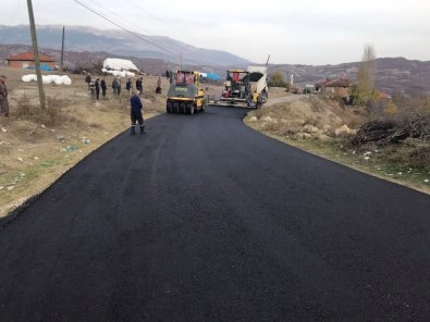 Şaphane'de Köy Yollarına Sıcak Asfalt
