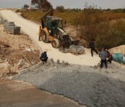 YOL ÇALIŞMASI - Toroslar'da Kilit Parke Yol Çalışması