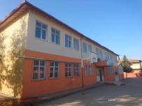 AÇIK KAPI - Açık Kapı Birimi Köy Okulunu Boyadı