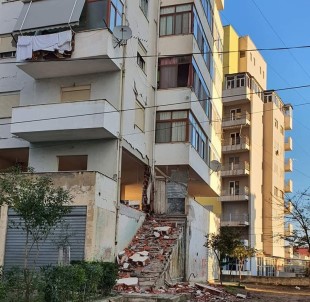 Arnavutluk Depreminde Ölü Sayısı 6'Ya Yükseldi