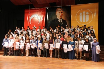 Diş Hekimi Adayları Beyaz Önlüklerini Giydi