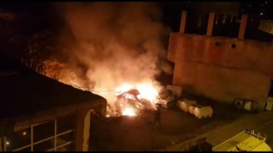 Kürtün'de Hurda Otomobil Yangını Korkuttu