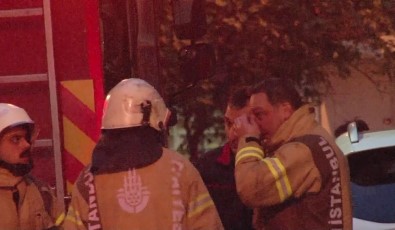(Özel) Bayrampaşa'da Yanan Evden Kopan Parça İtfaiyecinin Başına Düştü