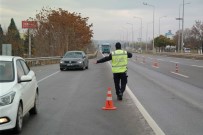 YAĞAN - Trafik Polislerinden 'Yağmur' Uygulaması