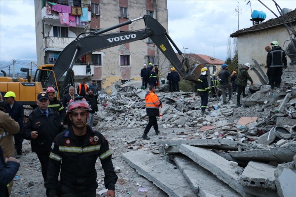 Arnavutluk'ta 5,6 büyüklüğünde bir deprem daha!