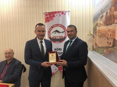 ASTOP'tan Emektar Öğretmenleri Duygulandıran Program