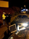 BEBEK - Ayvalık'ta Otomobil Refüjdeki Tabelaya Çarptı Açıklaması 3 Yaralı