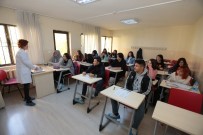 KAYıHAN - Gençler Belediye İmkanlarıyla Üniversiteye Hazırlanıyor