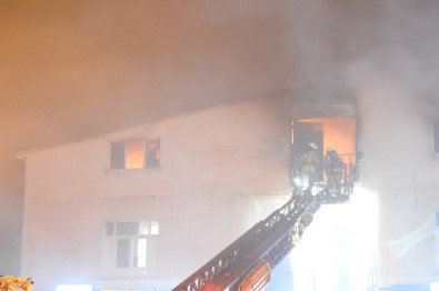 Güngören'de Tekstil Atölyesinde Yangın Açıklaması 5 Yaralı